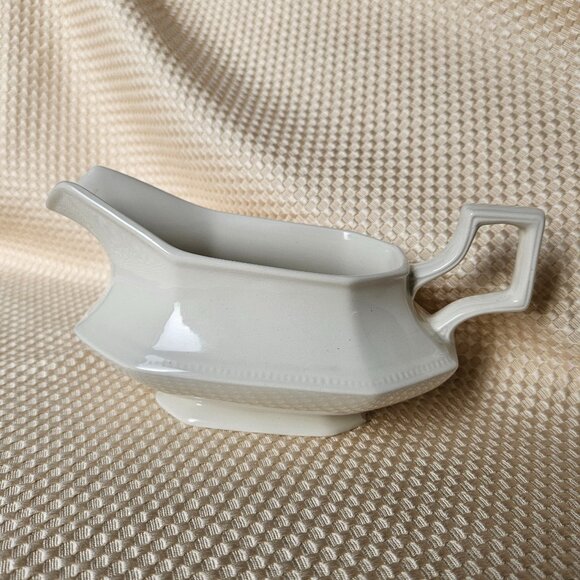 Johnson Brothers -‎ Vintage Plain White Gravy Boat with Dish - Made in England - Picture 6 of 15